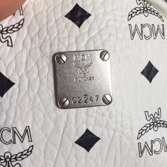 Classic white MCM backpack 🎒 - Picture 9 of 11